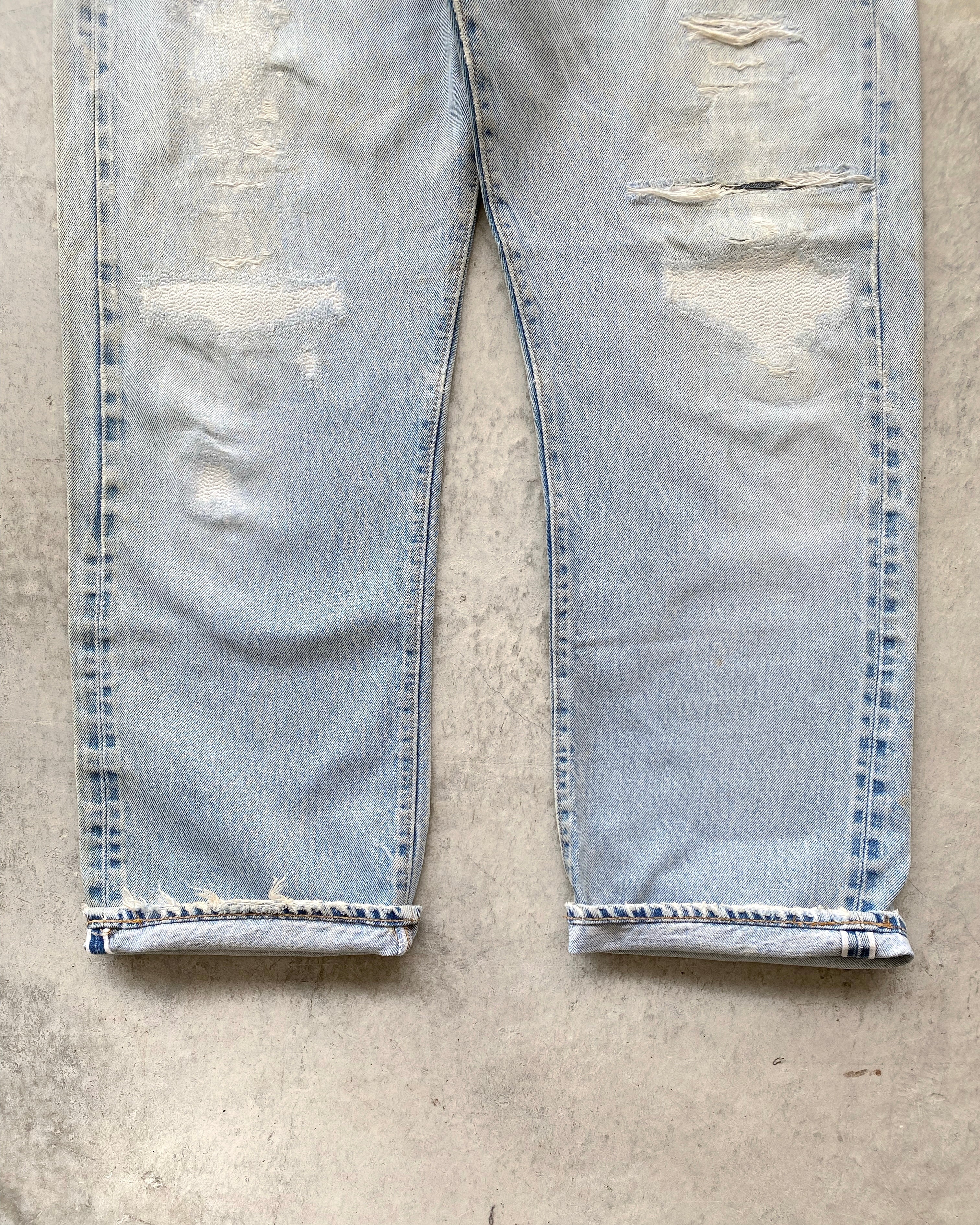 1970S LIGHT WASHED LEVI'S 501 REDLINE SELVEDGE REPAIRED JEANS (36X31)