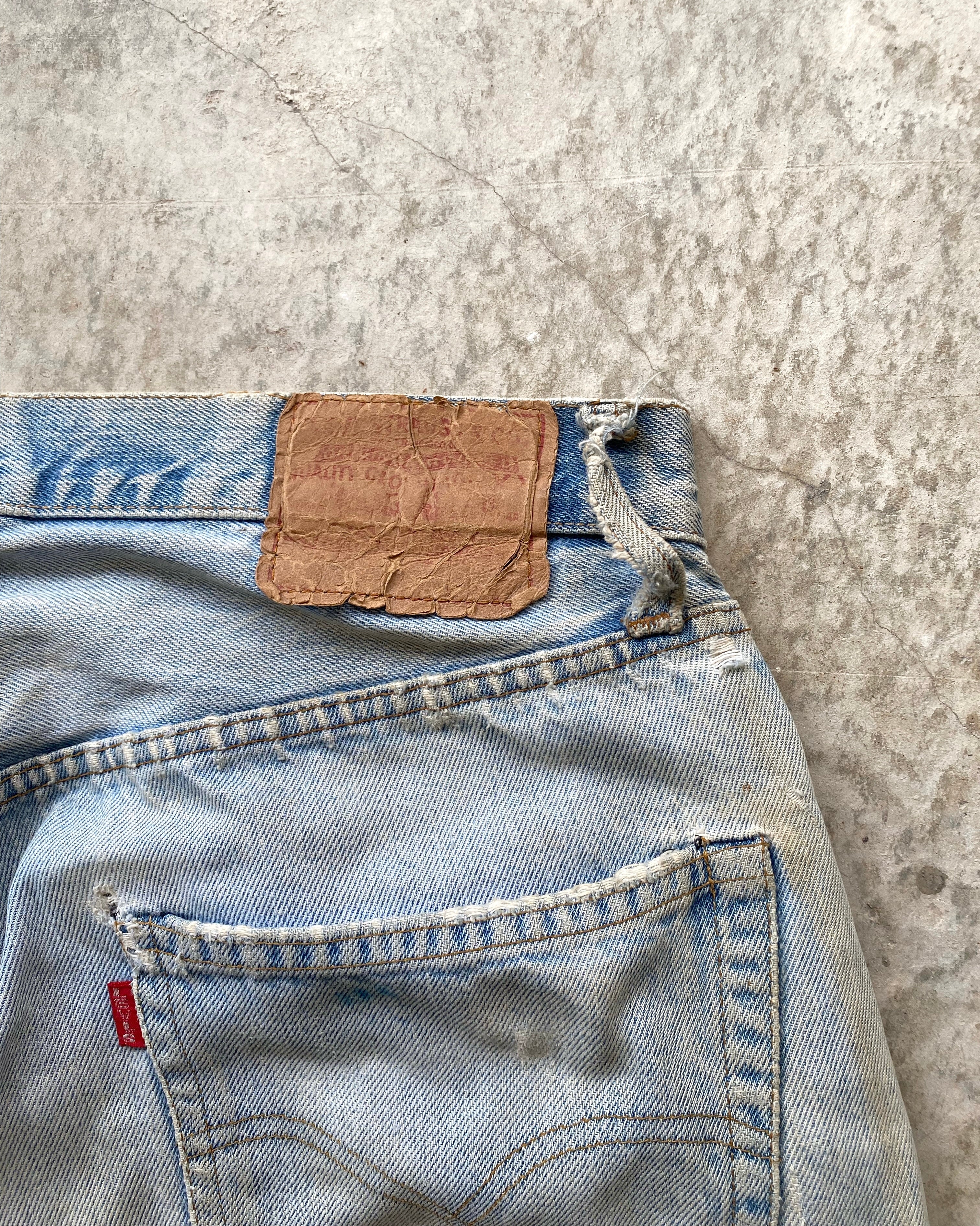 1970S LIGHT WASHED LEVI'S 501 REDLINE SELVEDGE REPAIRED JEANS (36X31)