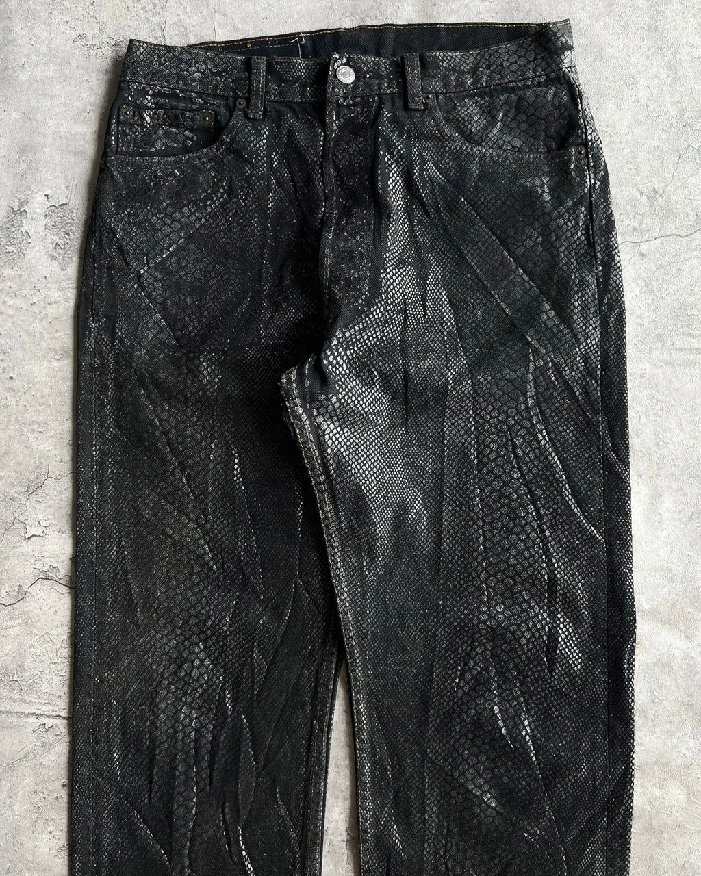 1990S BLACK WAXED SNAKE SKIN LEVI'S 501 JEANS (32X34)