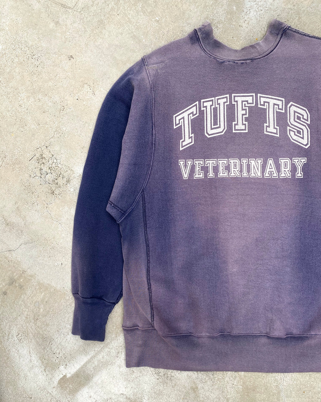 1980S SUN FADED 'TUFTS VERTERINARY' SWEATSHIRT (M/L)