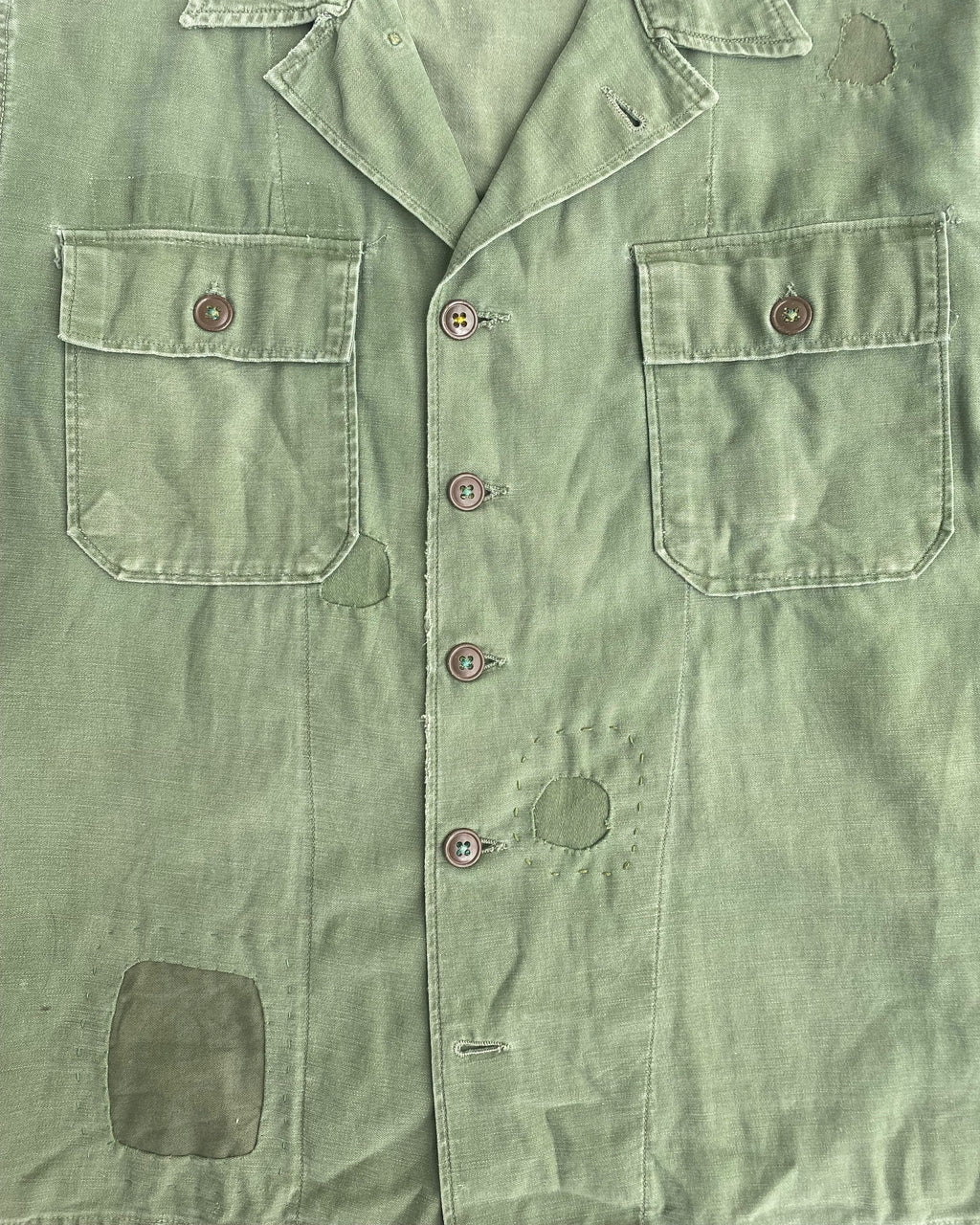 1950S US ARMY OG-107 SATEEN REPAIRED SHIRT (M/L)