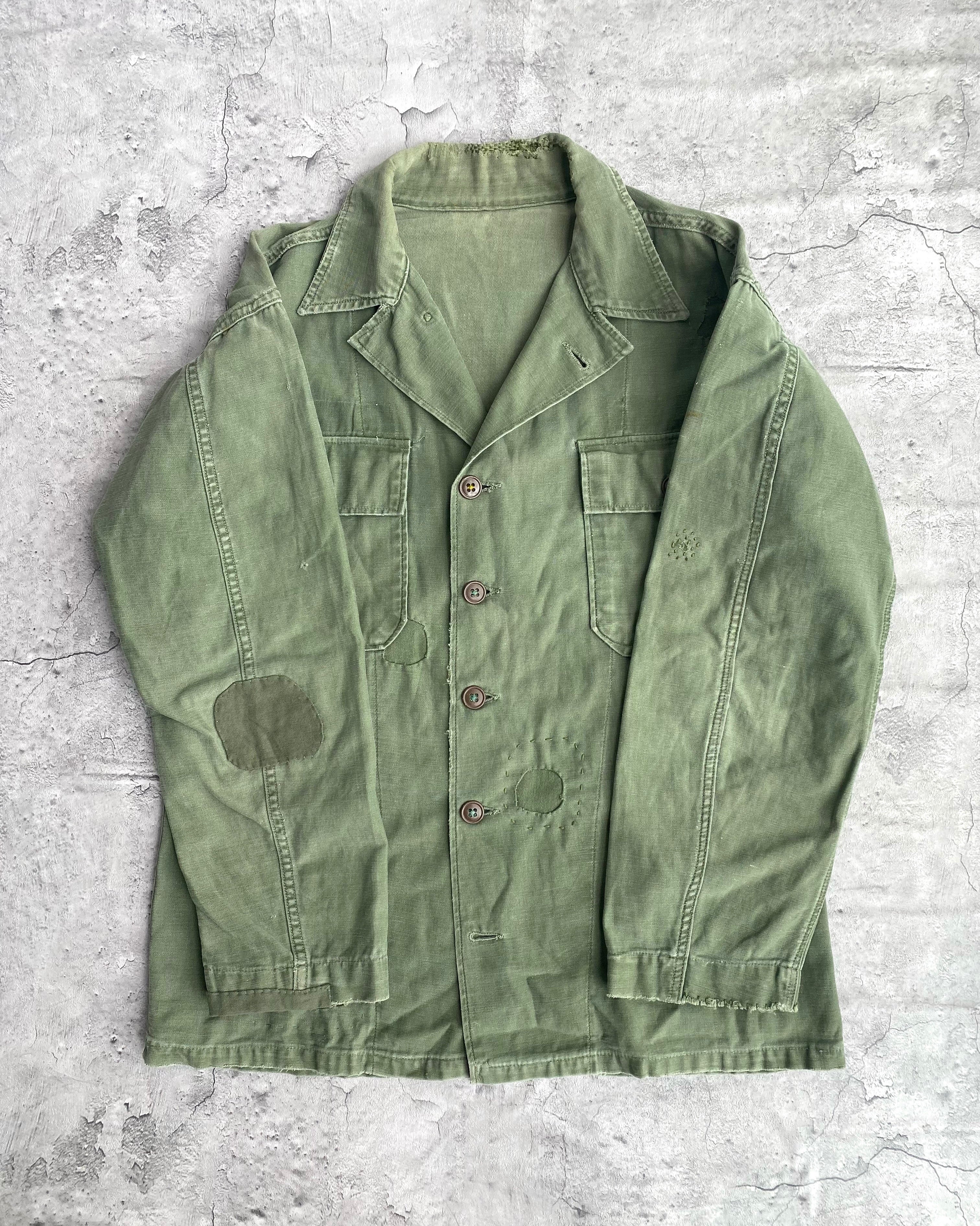 1950S US ARMY OG-107 SATEEN REPAIRED SHIRT (M/L)