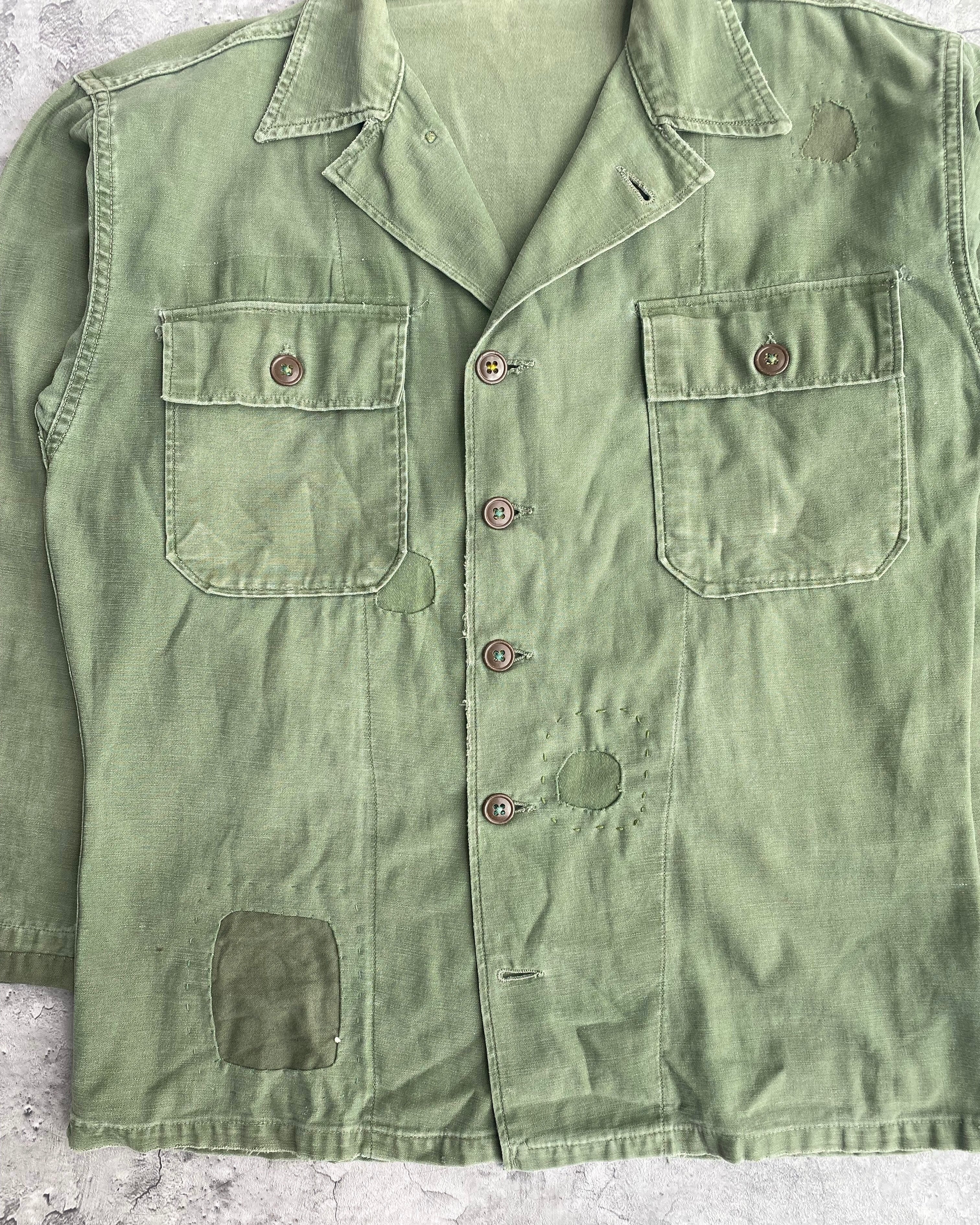 1950S US ARMY OG-107 SATEEN REPAIRED SHIRT (M/L)