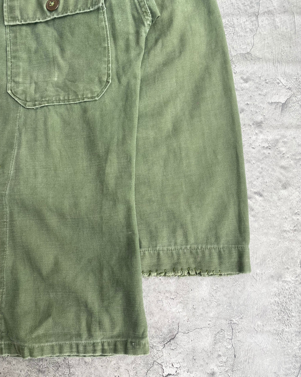 1950S US ARMY OG-107 SATEEN REPAIRED SHIRT (M/L)
