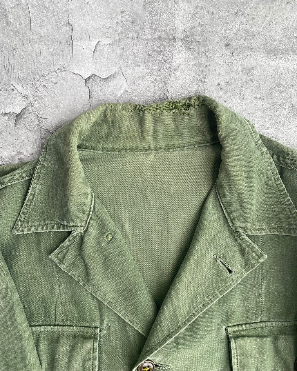 1950S US ARMY OG-107 SATEEN REPAIRED SHIRT (M/L)