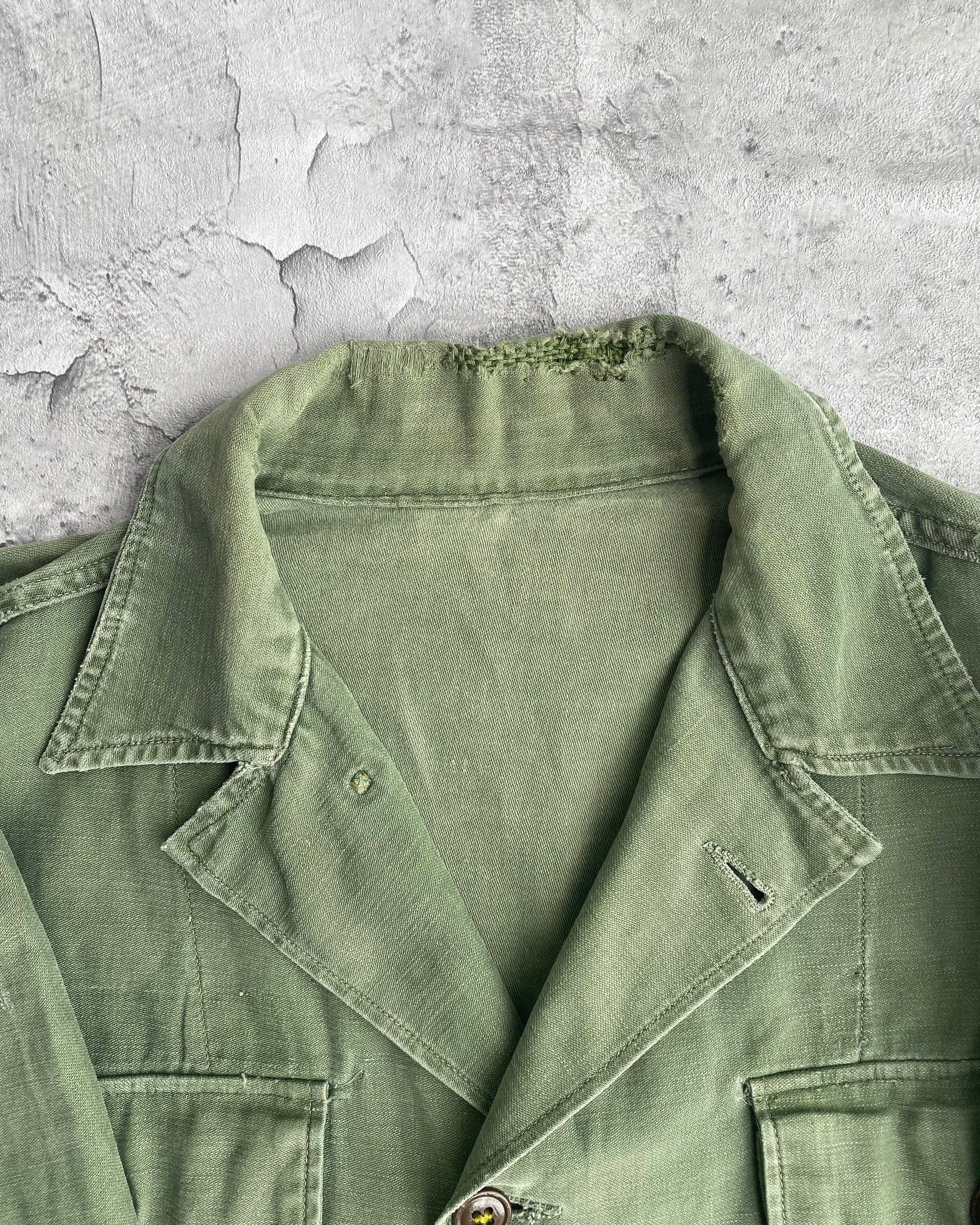 1950S US ARMY OG-107 SATEEN REPAIRED SHIRT (M/L)