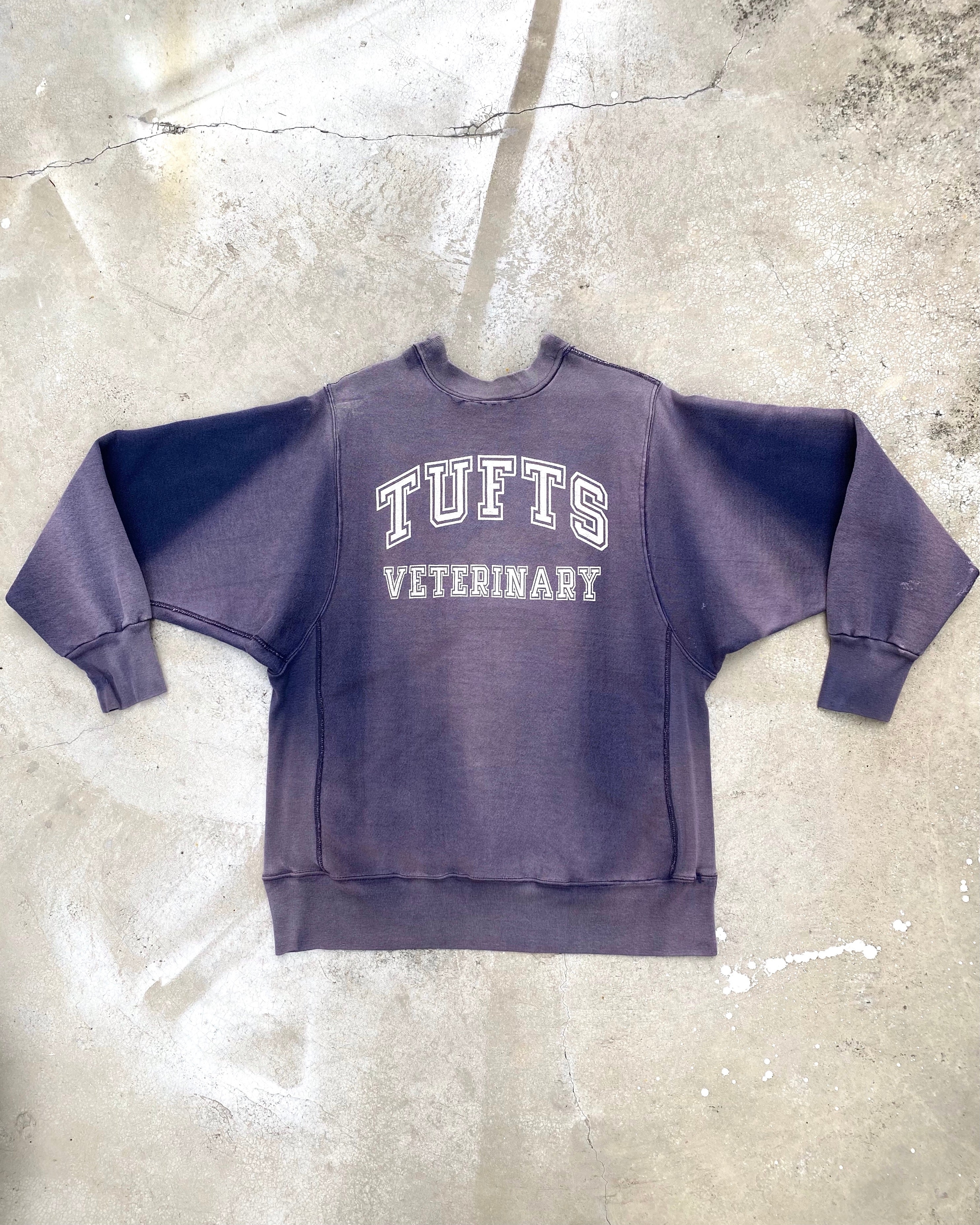 1980S SUN FADED 'TUFTS VERTERINARY' SWEATSHIRT (M/L)