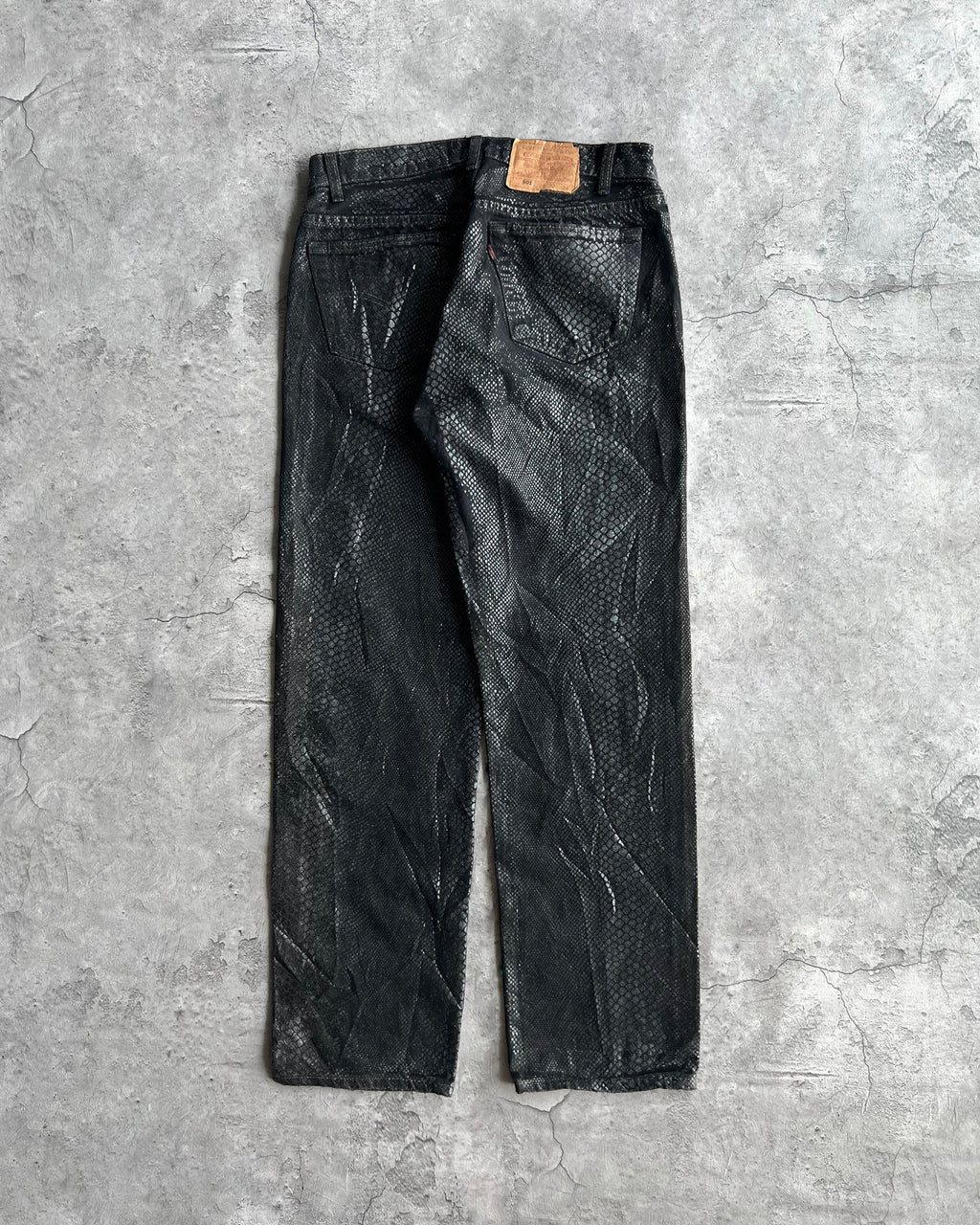 1990S BLACK WAXED SNAKE SKIN LEVI'S 501 JEANS (32X34)