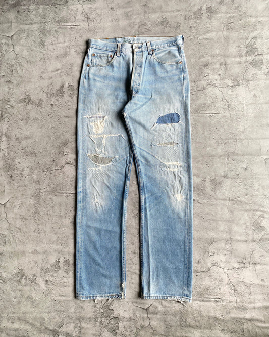 1990S LIGHT WASH LEVI’S 501 REPAIRED JEANS (32X32)