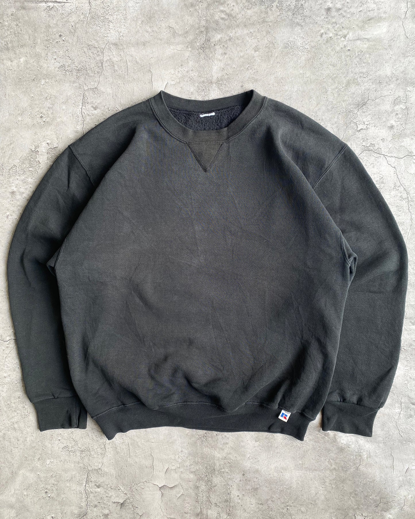 1990S RUSSELL FADED BLACK BLANK CREWNECK SWEATSHIRT (S-L)