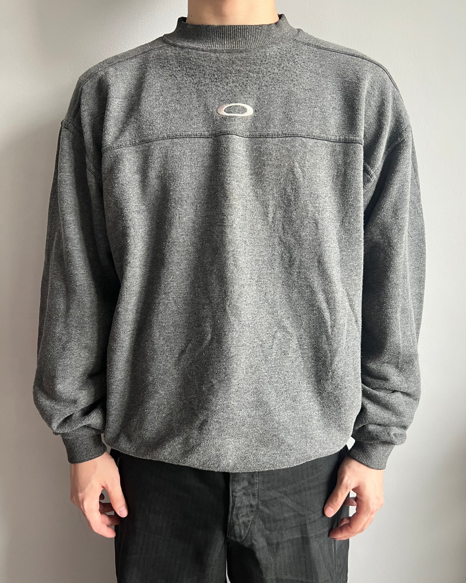 1990S GREY OAKLEY CENTER LOGO SWEATSHIRT (L) – exaghules