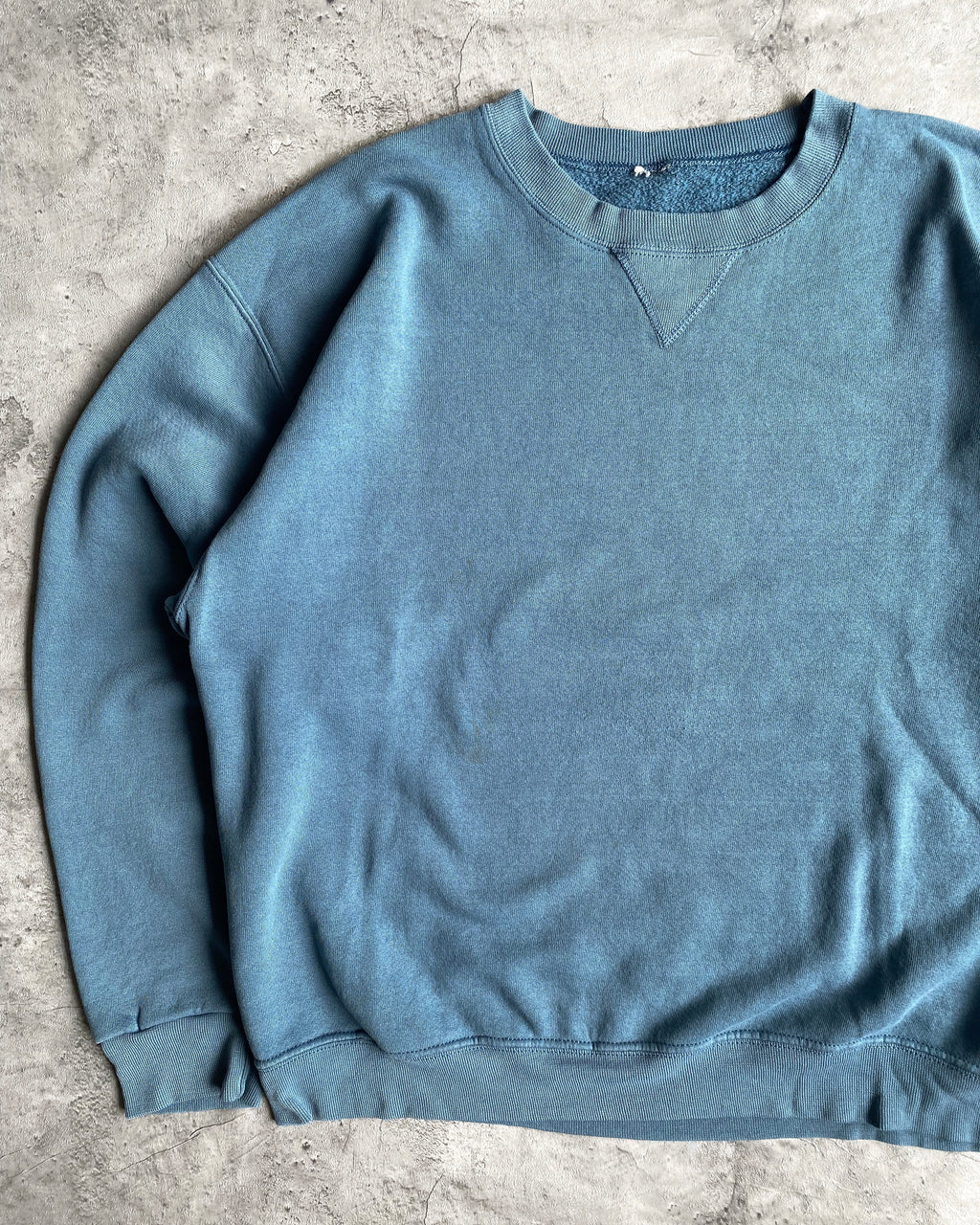 1990S RUSSELL FADED BLUE BLANK CREWNECK SWEATSHIRT (M/L)