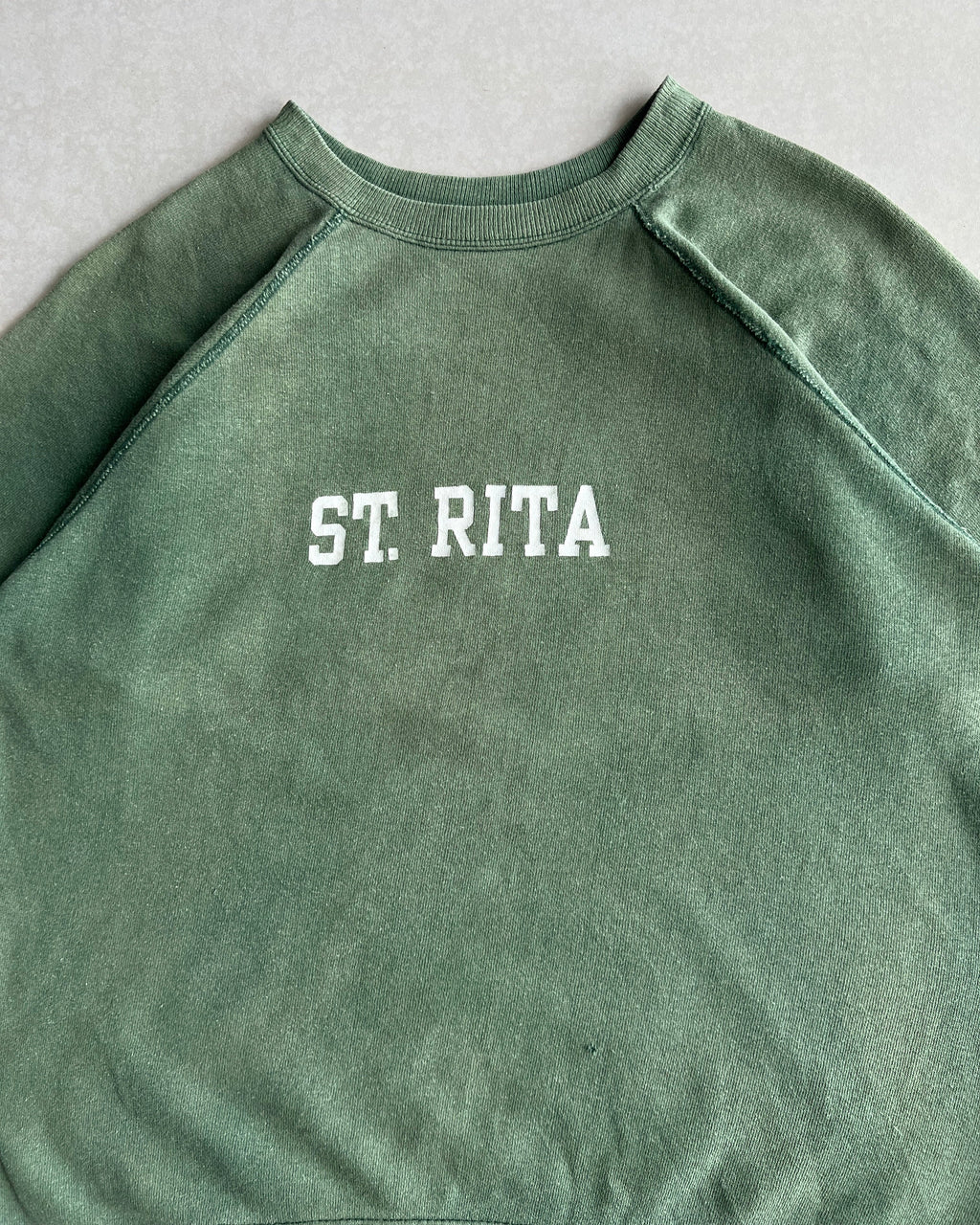 1950S FADED GREEN 'ST.RITA' SHORT SLEEVES RAGLAN SWEATSHIRT (L)