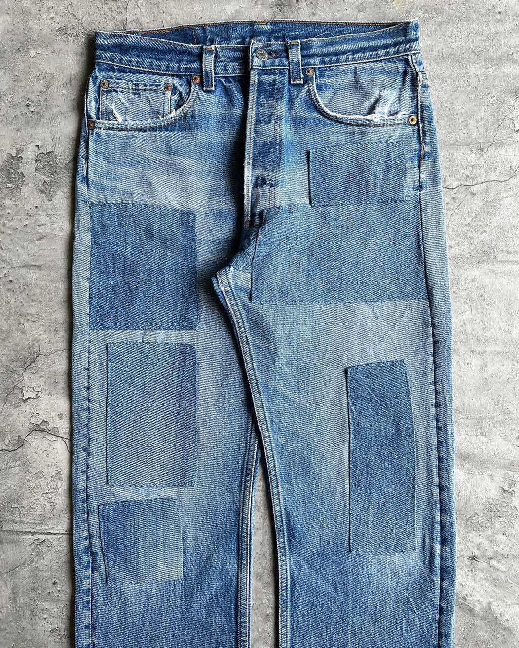 1980S FADED WASHED LEVI'S 501 PATCHED JEANS (31X28)