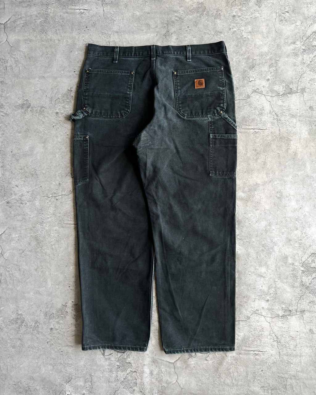 1990S FADED BLACK CARHARTT REPAIRED DOUBLE KNEE PANTS (36X30)