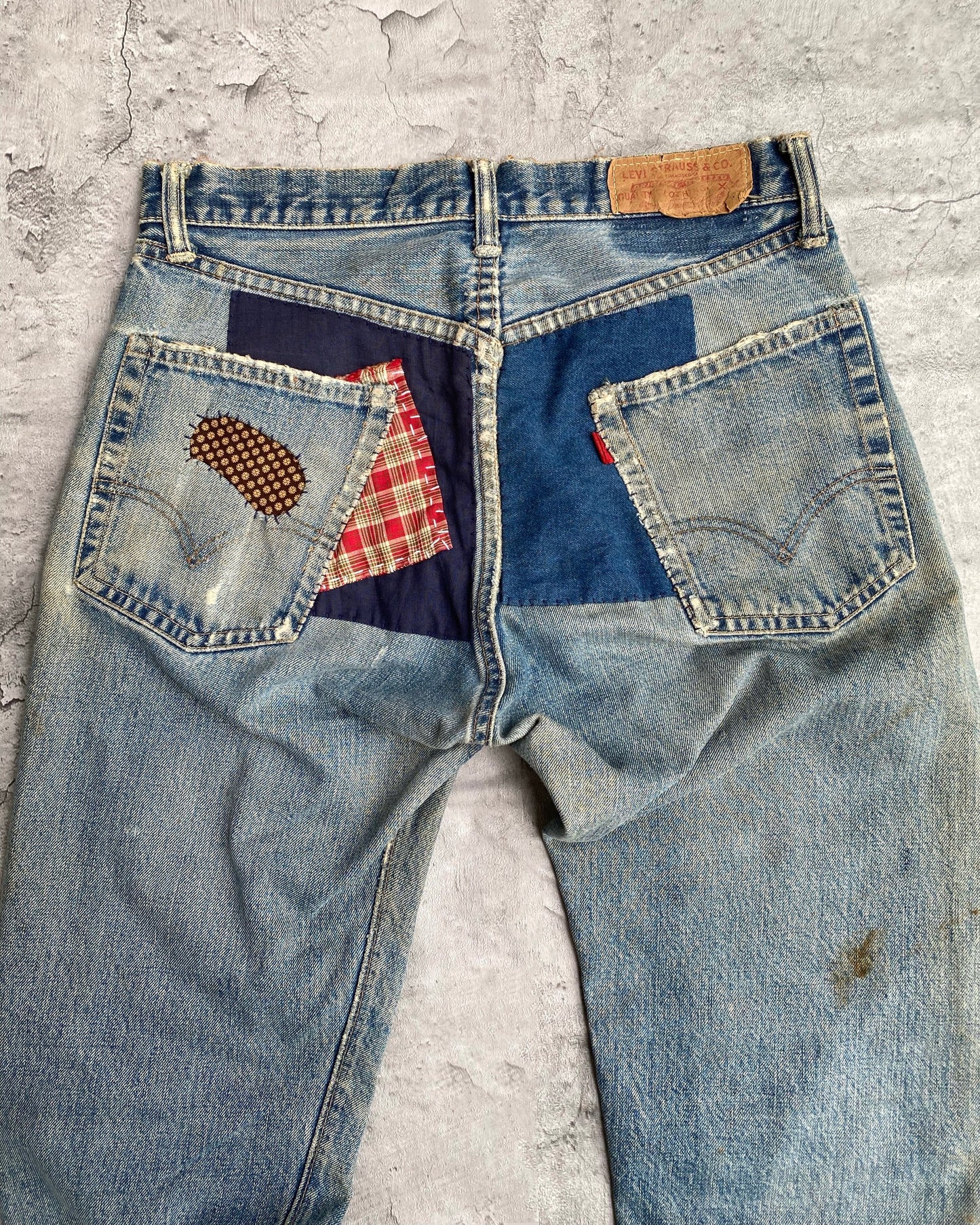 1960S FADED WASHED LEVI’S BIG E 505 PATCHED JEANS (31X30)