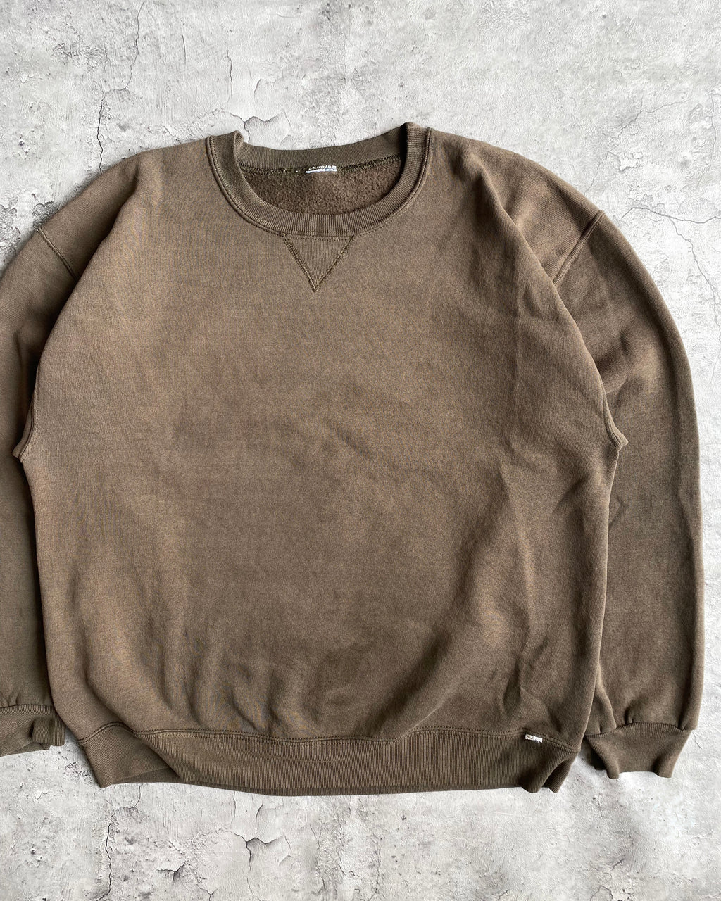 1990S RUSSELL FADED BROWN BLANK CREWNECK SWEATSHIRT (S-L)