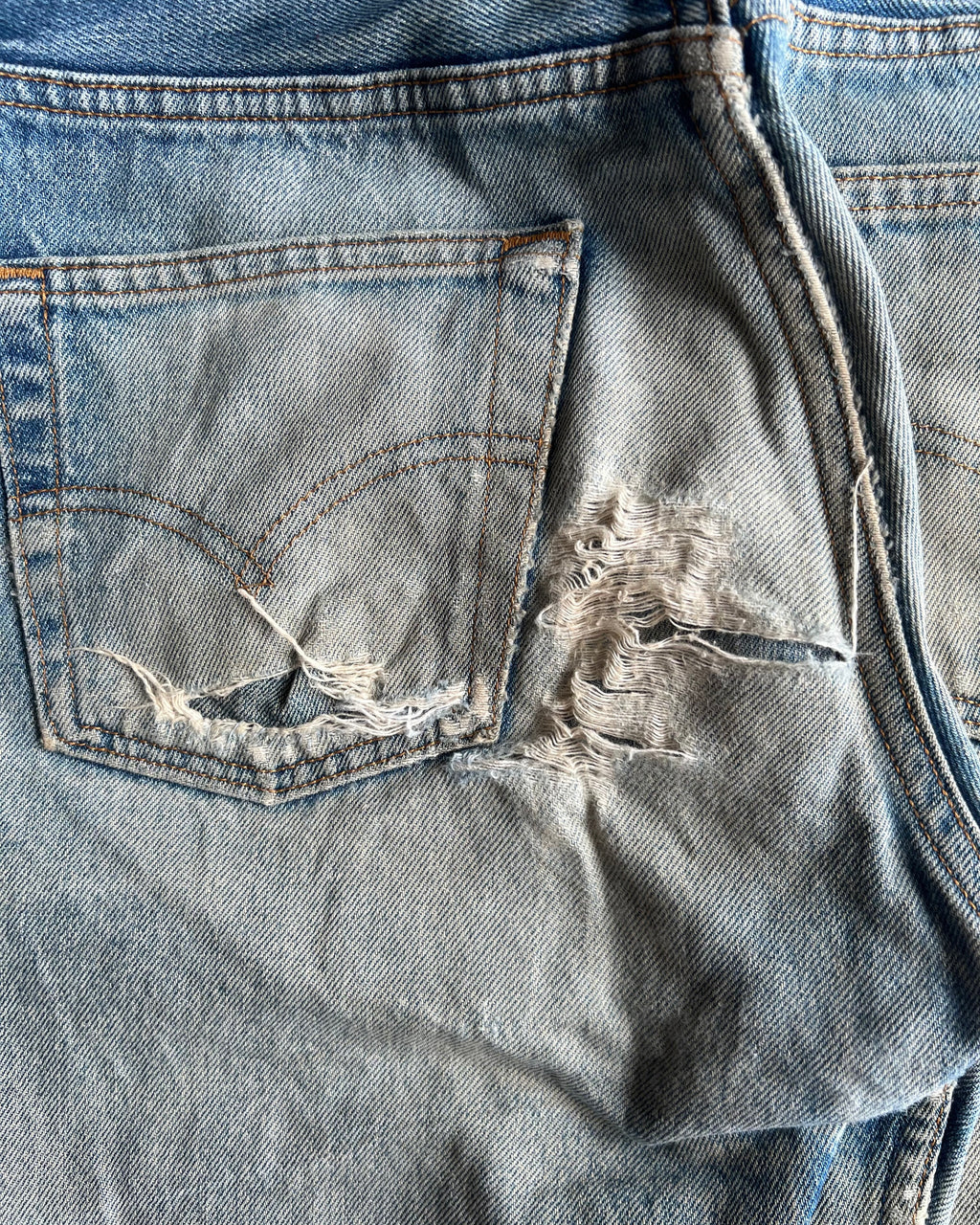 1990S FADED WASHED LEVI'S 501 REPAIRED JEANS (29X30)