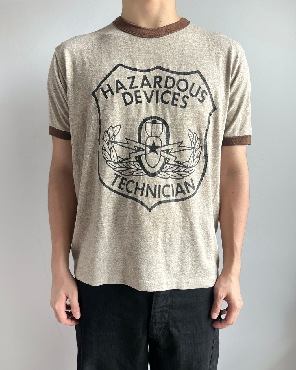 1980S 'HAZARDOUS DEVICES TECHNICIAN' RINGER TEE (XL)